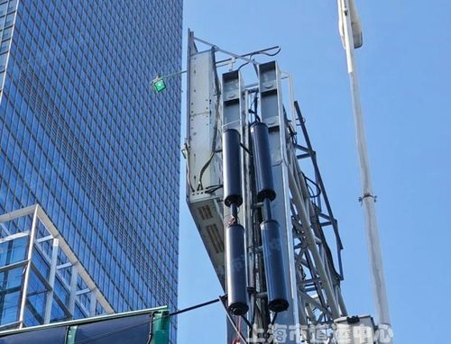 申城高架路声屏障试点光伏板 减少噪音同时供应清洁电力
